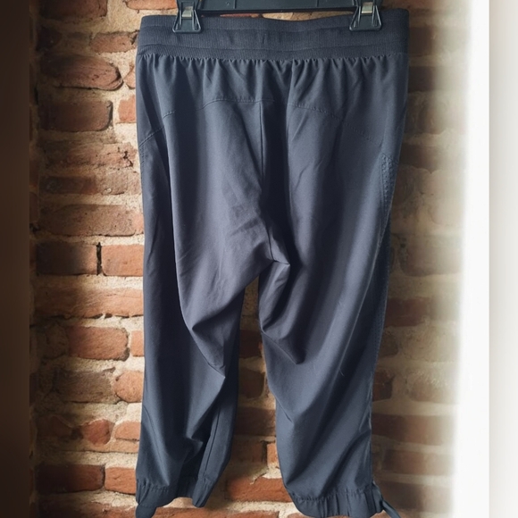 ๐3/$40 Sale! Kyodan Activewear Quick Dry Capris With Mesh Fabric & Side Ties - Picture 3 of 12